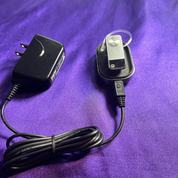 📌Motorola Bluetooth Headset and 2 Charging Docks - N 136 - Picture 4 of 12